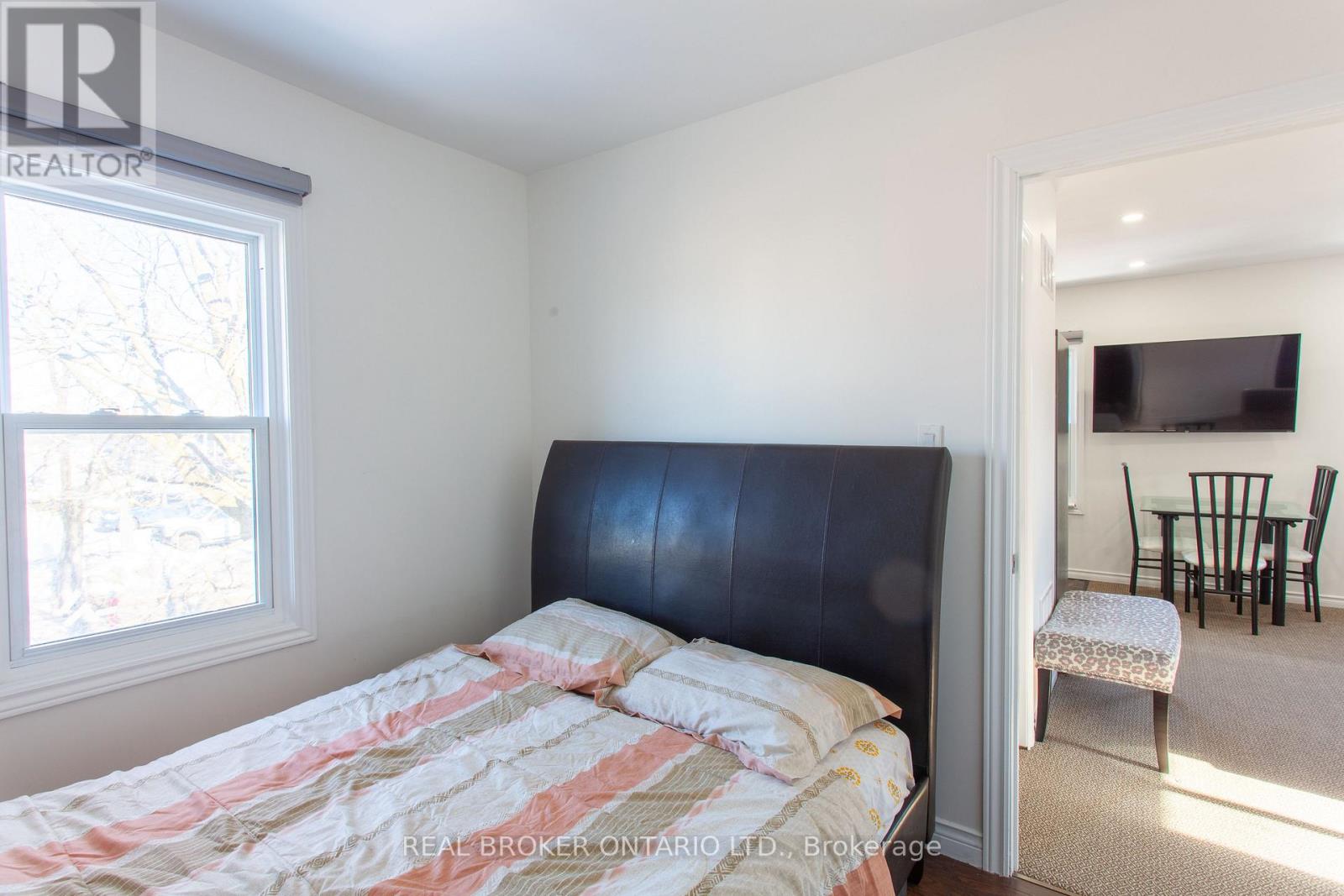 Upper - 231 Front Street S, Orillia, Ontario  L3V 4T1 - Photo 7 - S13658722