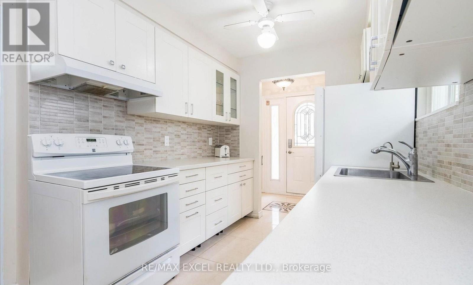 12 College Crescent, Barrie (Grove East), Ontario  L4M 2W2 - Photo 5 - S13658786