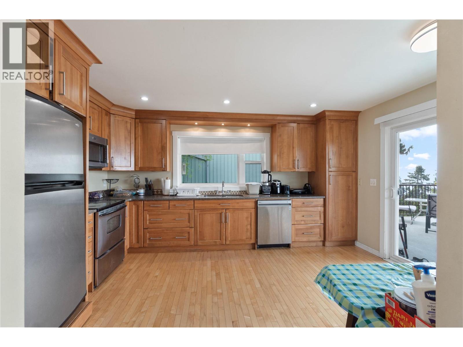 210 Robson Drive, Kamloops, British Columbia  V2E 1W1 - Photo 6 - 10395372