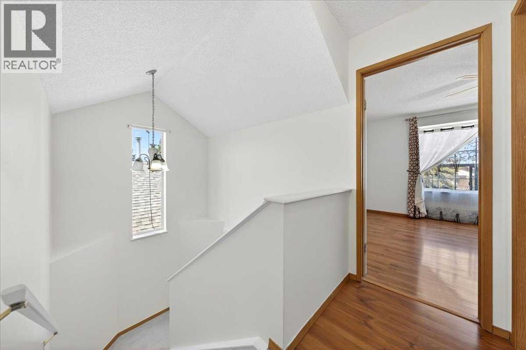 124 Martinwood Court NE, Calgary, Alberta  T3J 3H2 - Photo 11 - A2309394