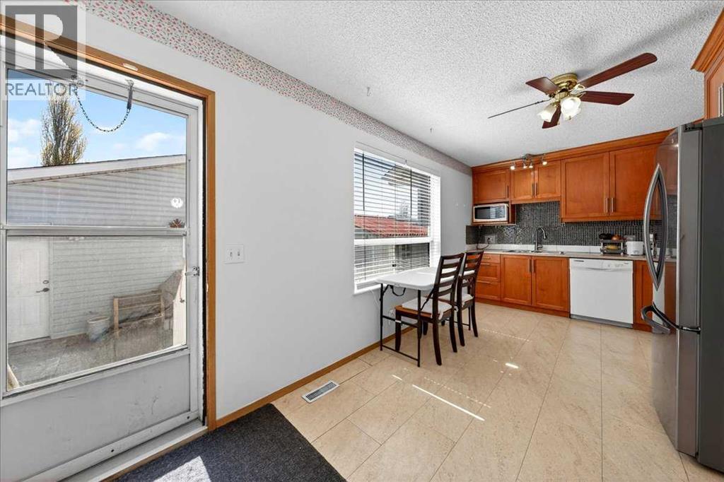 124 Martinwood Court NE, Calgary, Alberta  T3J 3H2 - Photo 7 - A2309394
