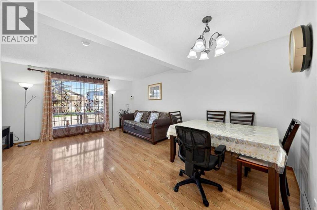 124 Martinwood Court NE, Calgary, Alberta  T3J 3H2 - Photo 5 - A2309394