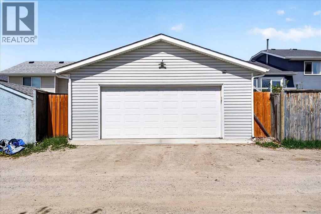 124 Martinwood Court NE, Calgary, Alberta  T3J 3H2 - Photo 26 - A2309394