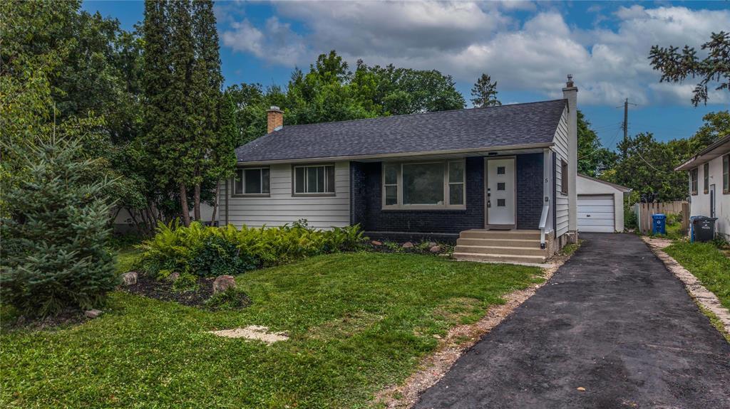 5 Crowson Bay, Winnipeg, Manitoba R3T 0J7 - Photo 1 - 202618511