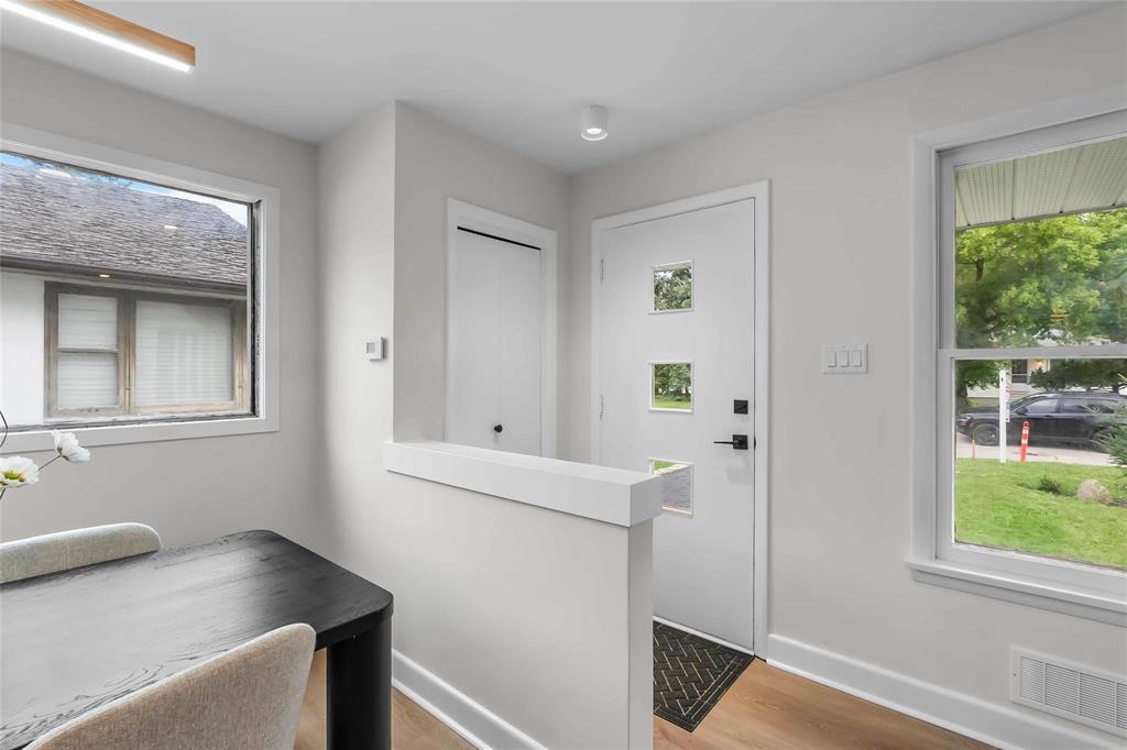 5 Crowson Bay, Winnipeg, Manitoba R3T 0J7 - Photo 3 - 202618511