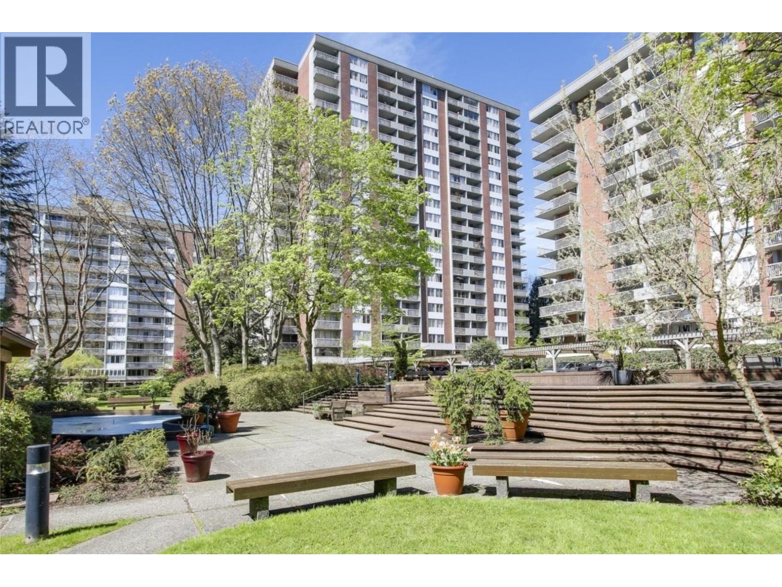 905 2016 FULLERTON AVENUE, North Vancouver, British Columbia