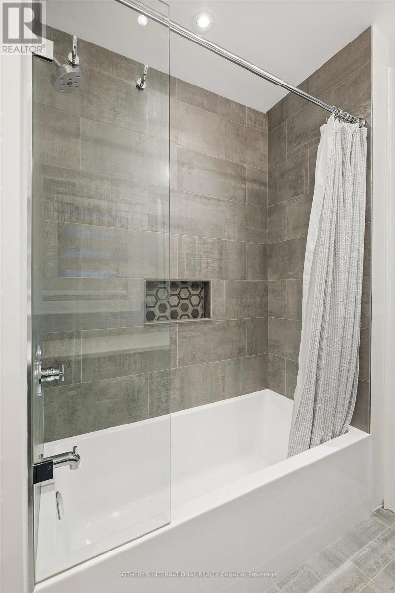 17 Avondale Avenue S, Waterloo, Ontario  N2L 2B5 - Photo 35 - X13641422