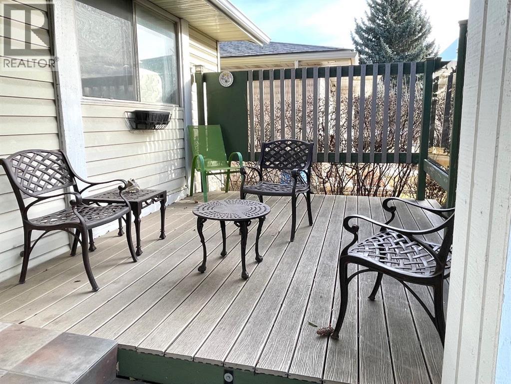 247 Bracewood Road SW, Calgary, Alberta  T2W 3C2 - Photo 2 - A2293348