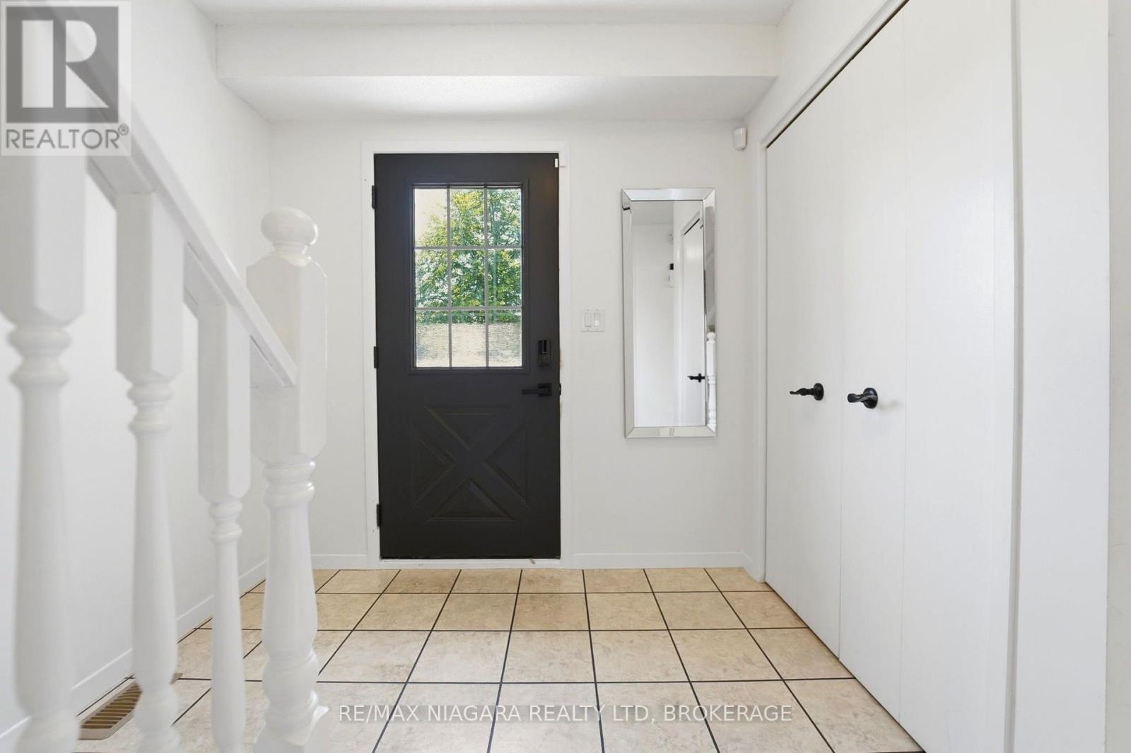 5735 Deerbrook Street, Niagara Falls, Ontario  L2G 7V7 - Photo 2 - X13658876