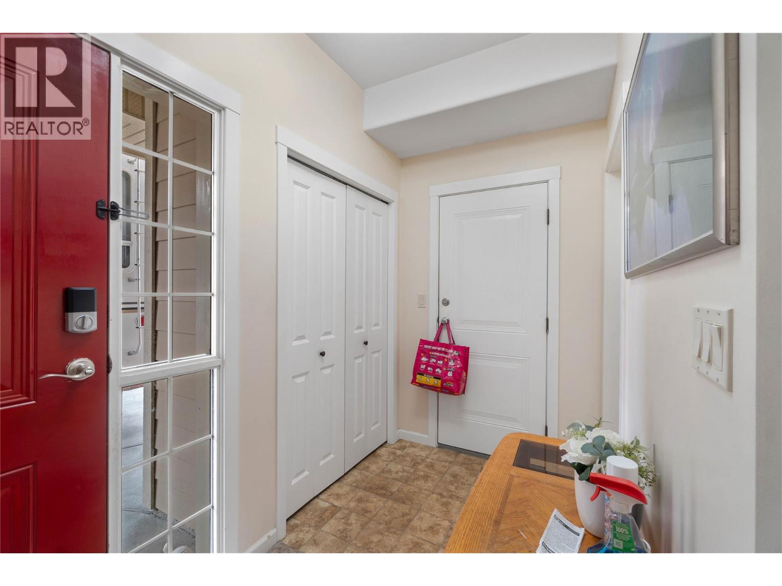 2660 Joyce Avenue, Kamloops, British Columbia  V2B 4M3 - Photo 6 - 10397332