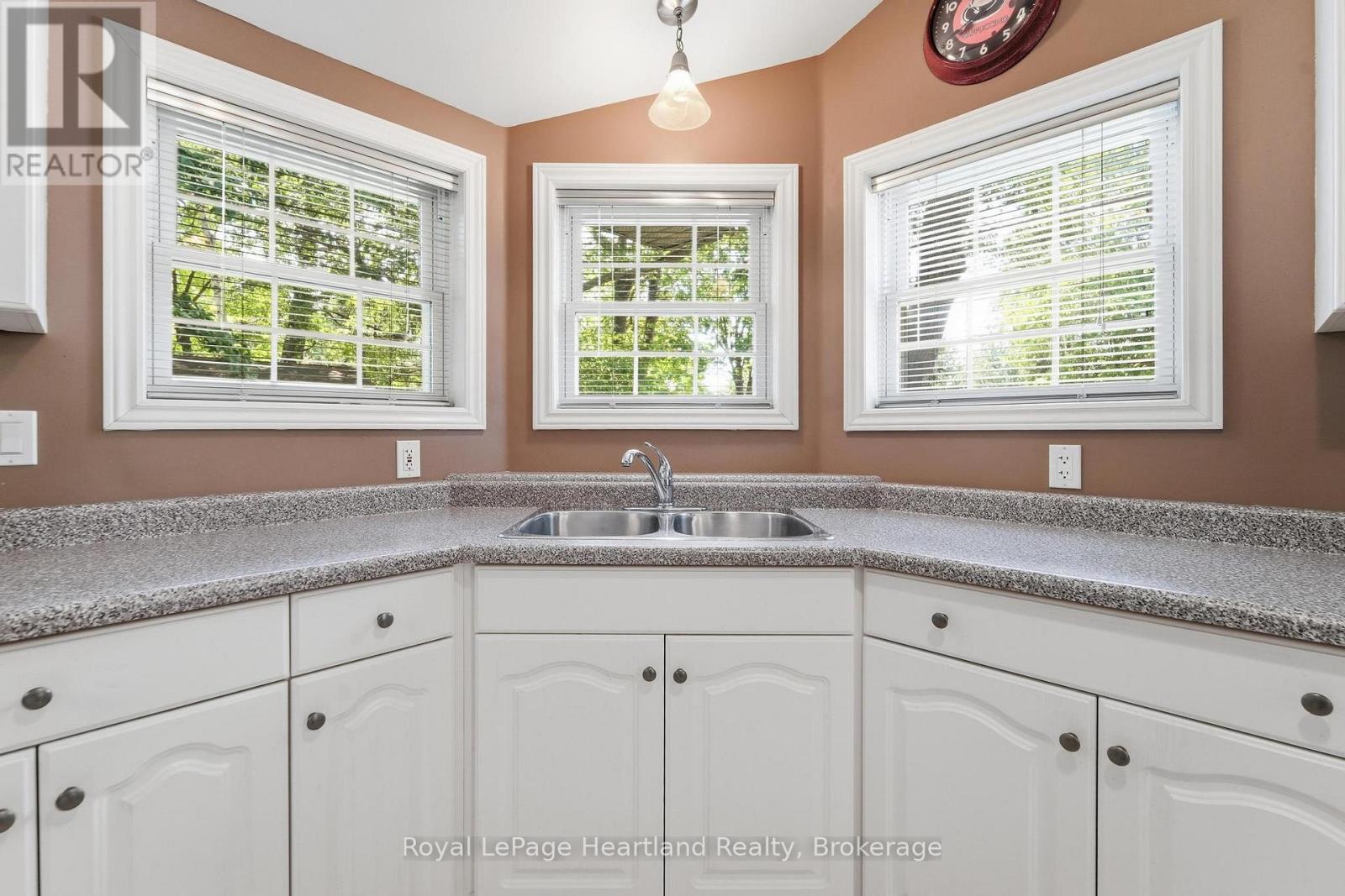10 Huron Lane, Ashfield-Colborne-Wawanosh, Ontario  N7A 3Y2 - Photo 11 - X13658842