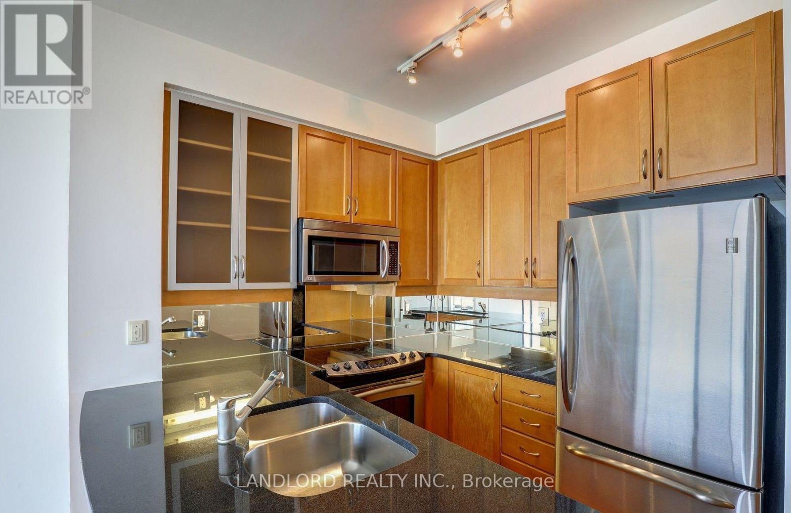 701 - 18 Yorkville Avenue, Toronto, Ontario  M4W 3Y8 - Photo 4 - C13658802