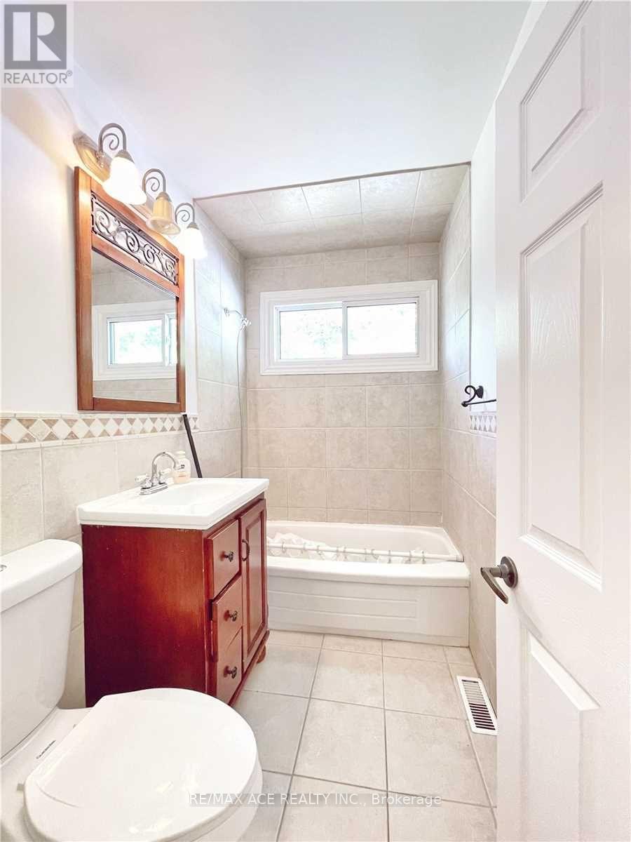 Main - 246 Horsham Avenue, Toronto, Ontario  M2N 2A6 - Photo 11 - C13658866