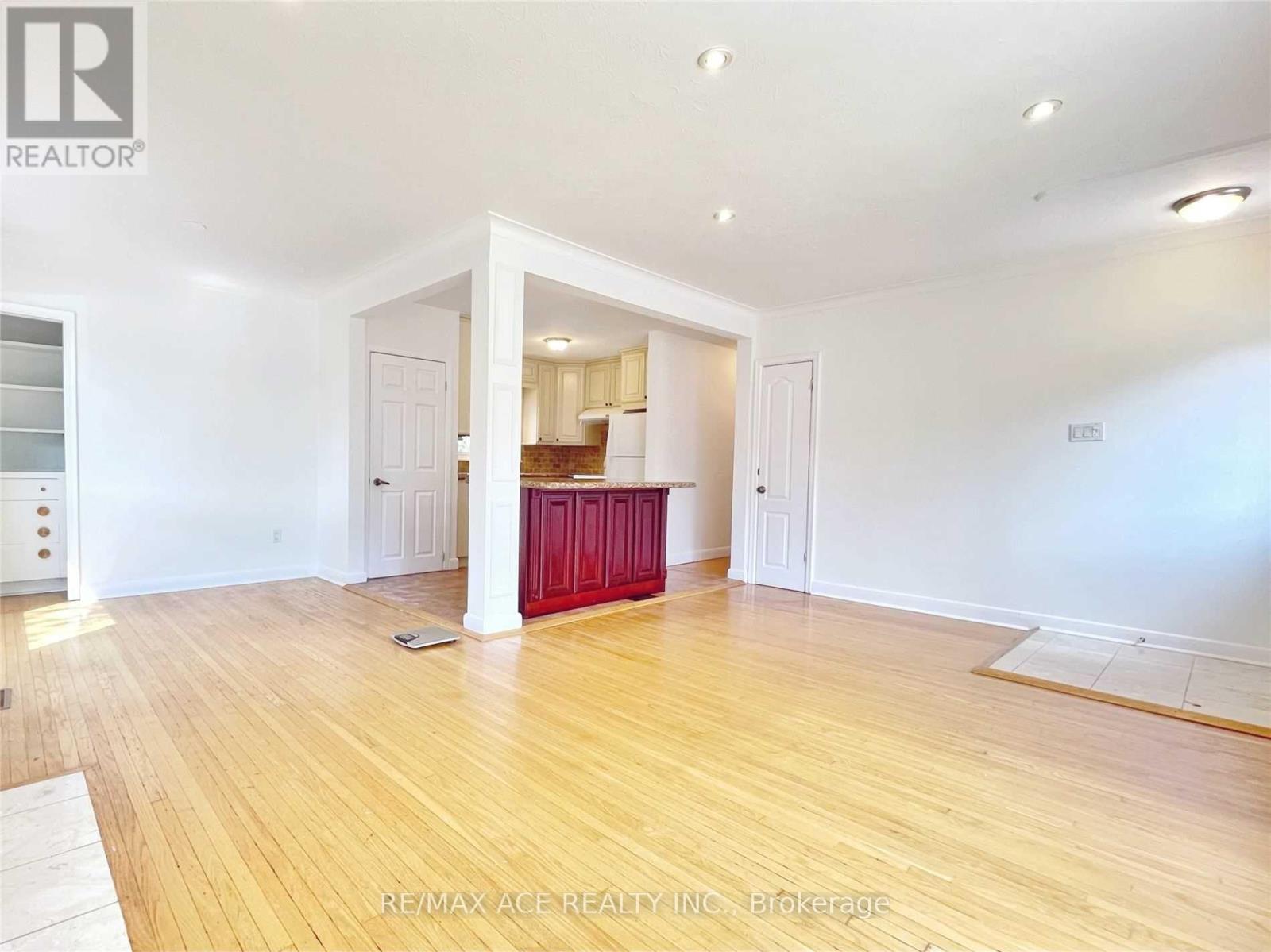 Main - 246 Horsham Avenue, Toronto, Ontario  M2N 2A6 - Photo 4 - C13658866