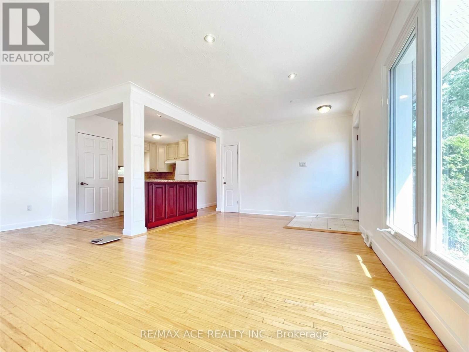Main - 246 Horsham Avenue, Toronto, Ontario  M2N 2A6 - Photo 5 - C13658866