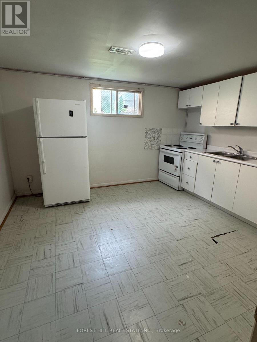 3 TOKAY COURT Toronto (Bathurst Manor), ON M3H 3V2