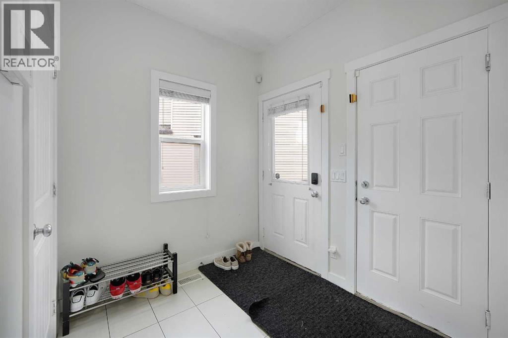 129 Covecreek Bay NE, Calgary, Alberta  T3K 0N1 - Photo 2 - A2321744