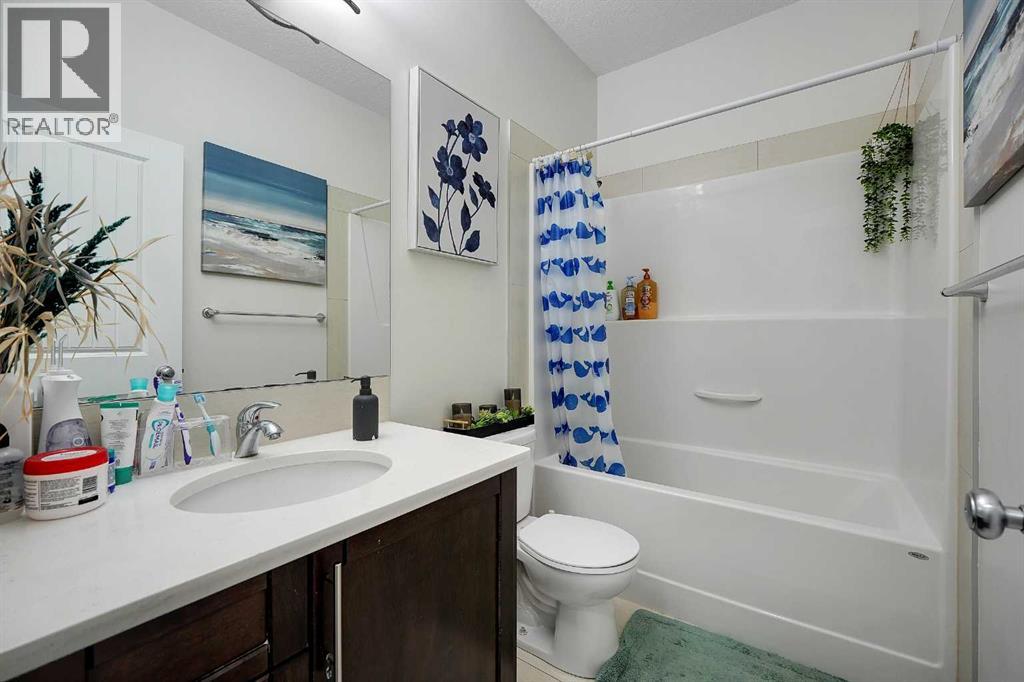 129 Covecreek Bay NE, Calgary, Alberta  T3K 0N1 - Photo 5 - A2321744