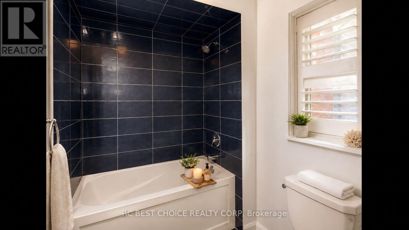 Main - 23 Durhamview Crescent, Whitchurch-Stouffville, Ontario  L4S 1S4 - Photo 11 - N13658840