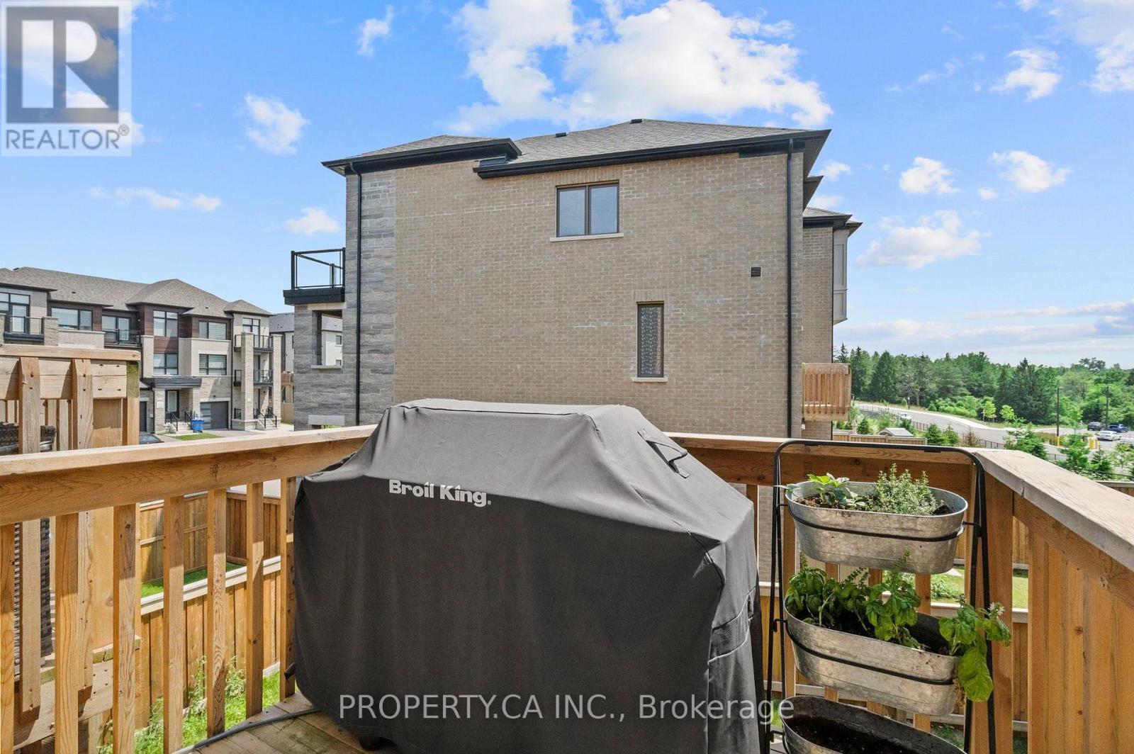 556 New England Court, Newmarket, Ontario  L3X 0M5 - Photo 17 - N13658986