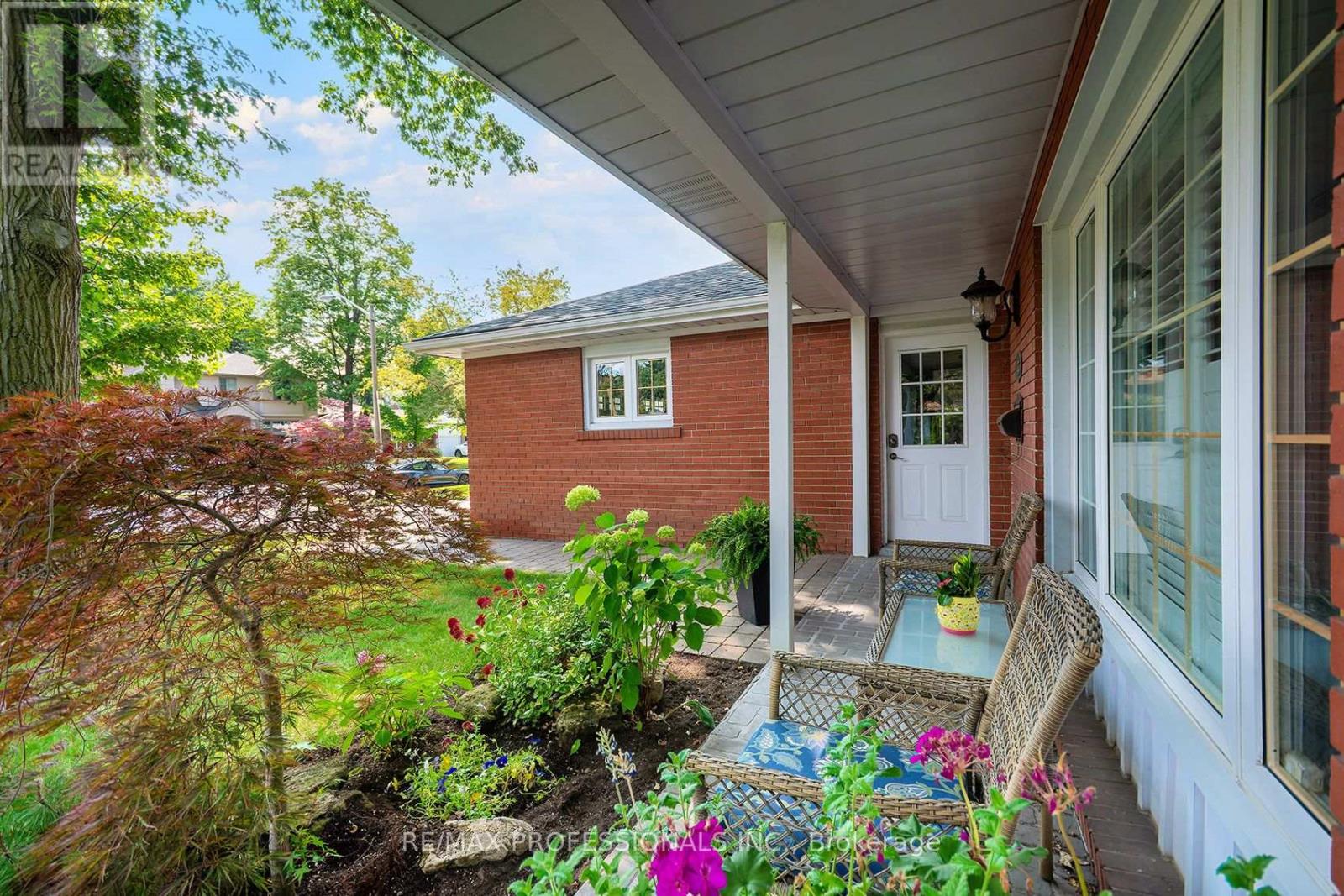 38 Boxwood Road, Toronto, Ontario  M9C 2W5 - Photo 2 - W13658818