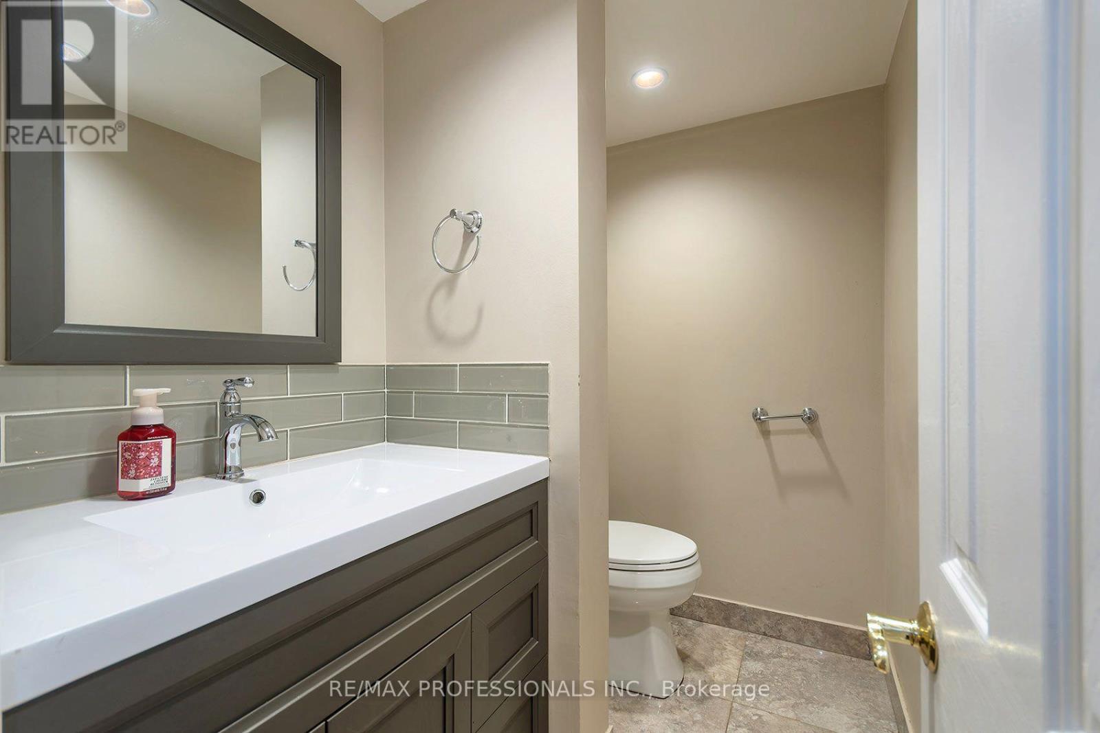 38 Boxwood Road, Toronto, Ontario  M9C 2W5 - Photo 32 - W13658818