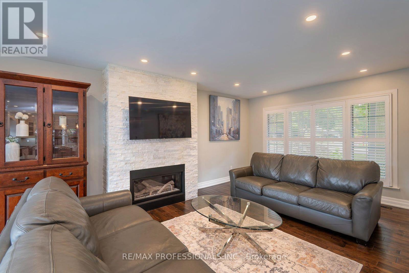 38 Boxwood Road, Toronto, Ontario  M9C 2W5 - Photo 6 - W13658818