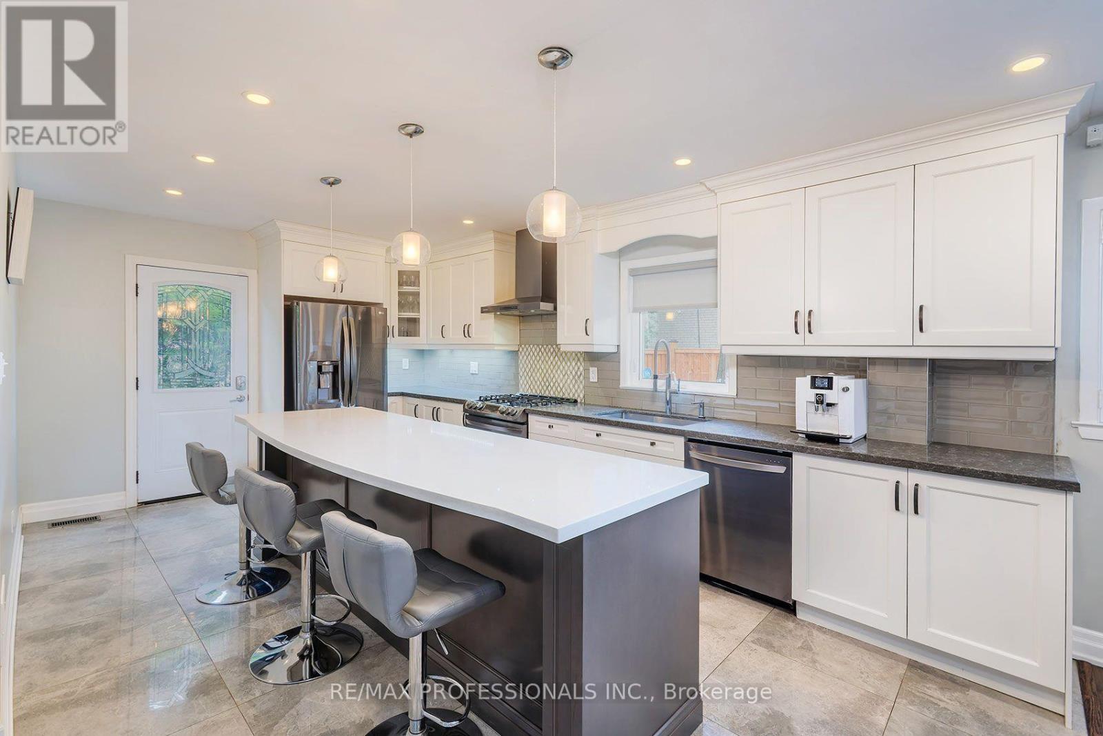 38 Boxwood Road, Toronto, Ontario  M9C 2W5 - Photo 9 - W13658818
