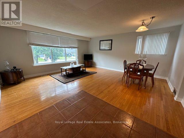 13 Edwin Drive, Brampton, Ontario  L6Y 1A2 - Photo 3 - W13658820
