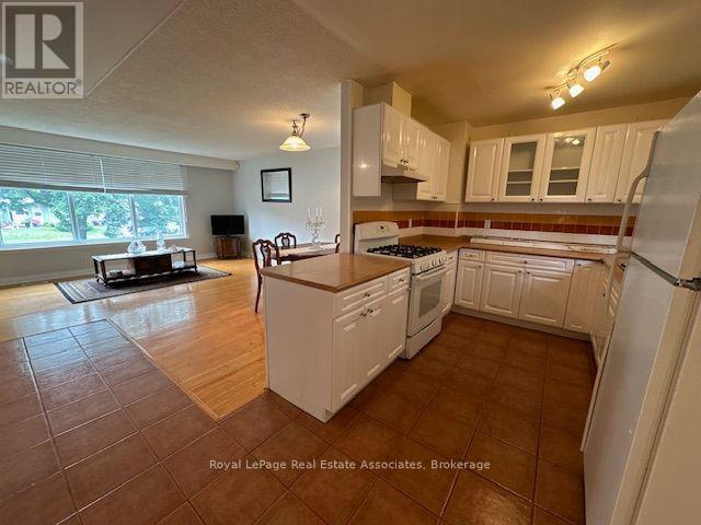 13 Edwin Drive, Brampton, Ontario  L6Y 1A2 - Photo 4 - W13658820