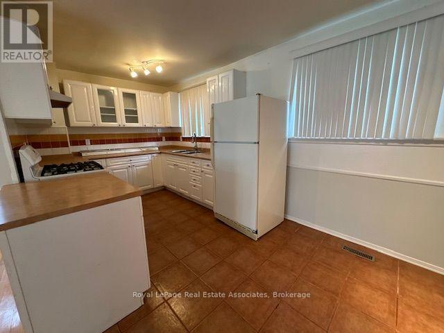 13 Edwin Drive, Brampton, Ontario  L6Y 1A2 - Photo 5 - W13658820