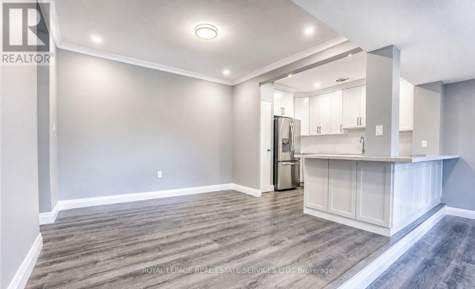 203 - 15 Elizabeth Street N, Mississauga, Ontario  L5G 2Z3 - Photo 3 - W13658826