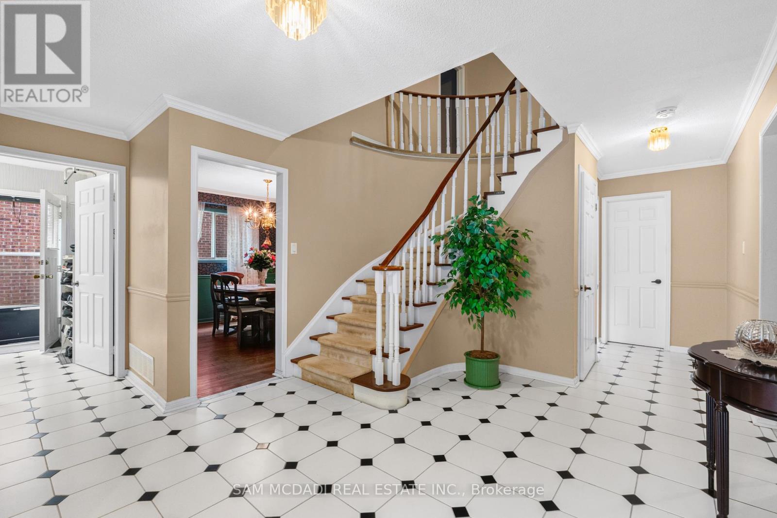 1077 Saginaw Crescent, Mississauga, Ontario  L5H 3W4 - Photo 11 - W13658862