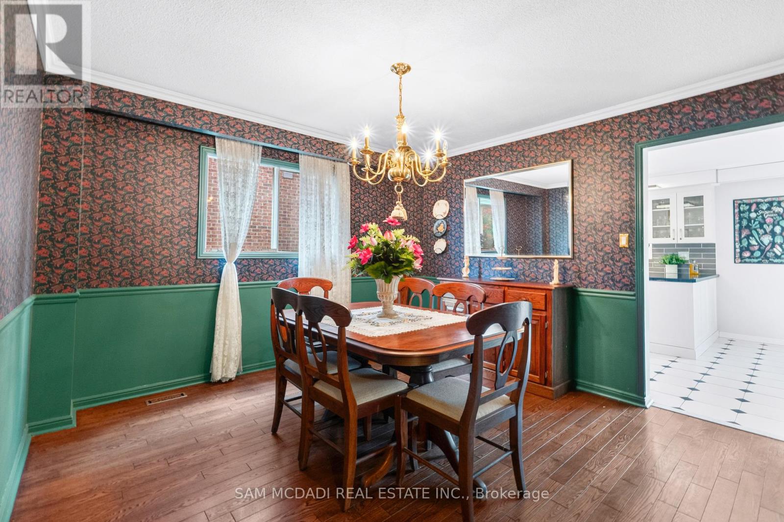 1077 Saginaw Crescent, Mississauga, Ontario  L5H 3W4 - Photo 12 - W13658862