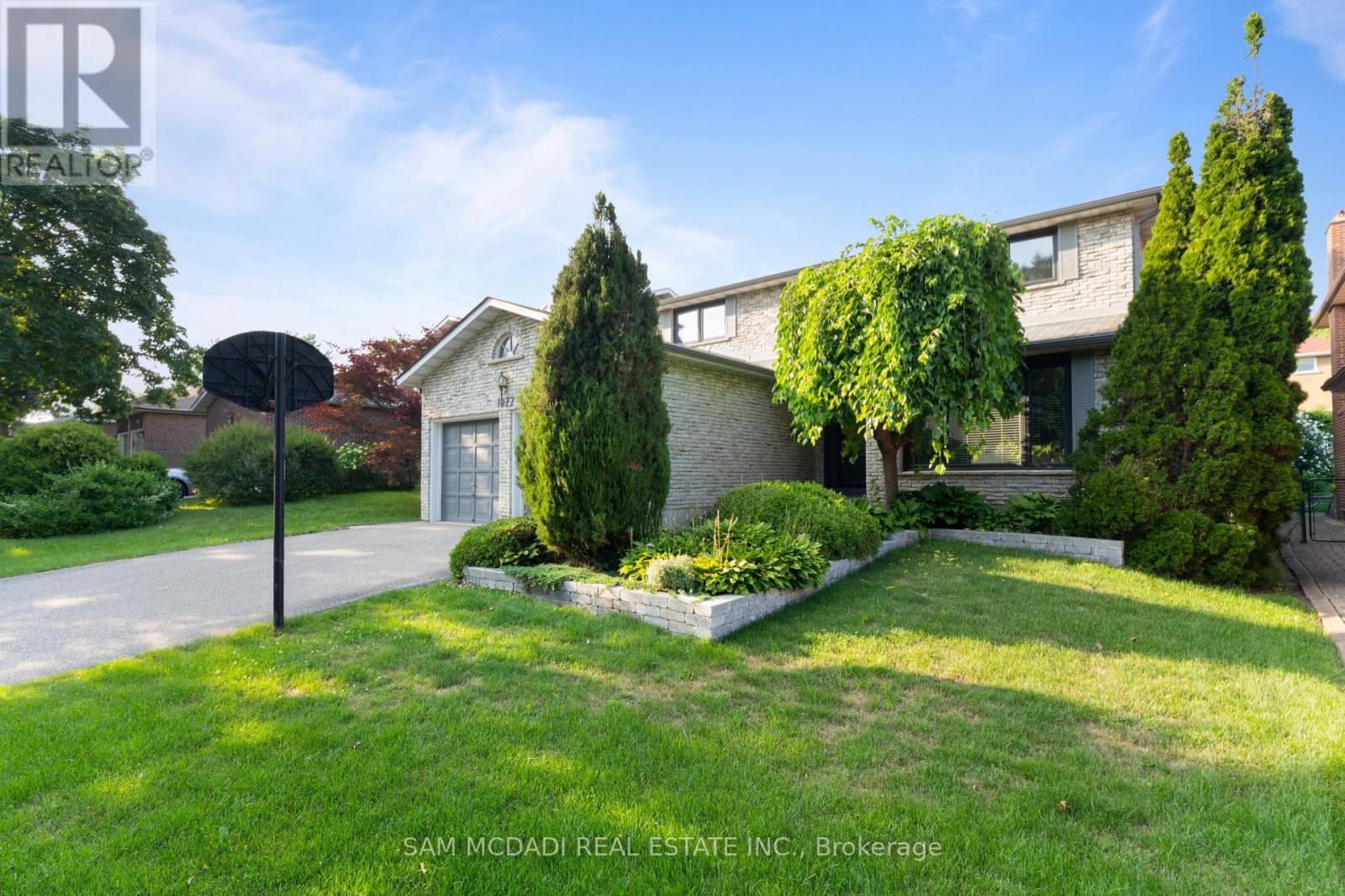 1077 Saginaw Crescent, Mississauga, Ontario  L5H 3W4 - Photo 2 - W13658862