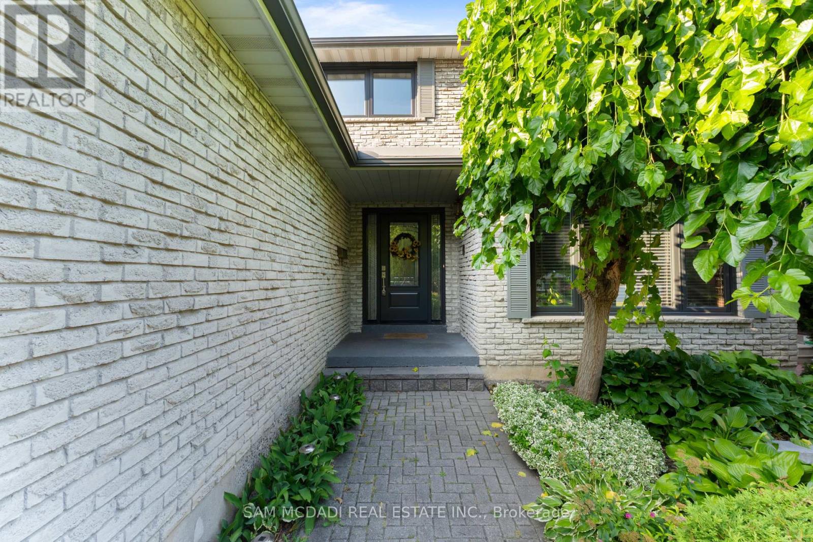 1077 Saginaw Crescent, Mississauga, Ontario  L5H 3W4 - Photo 3 - W13658862