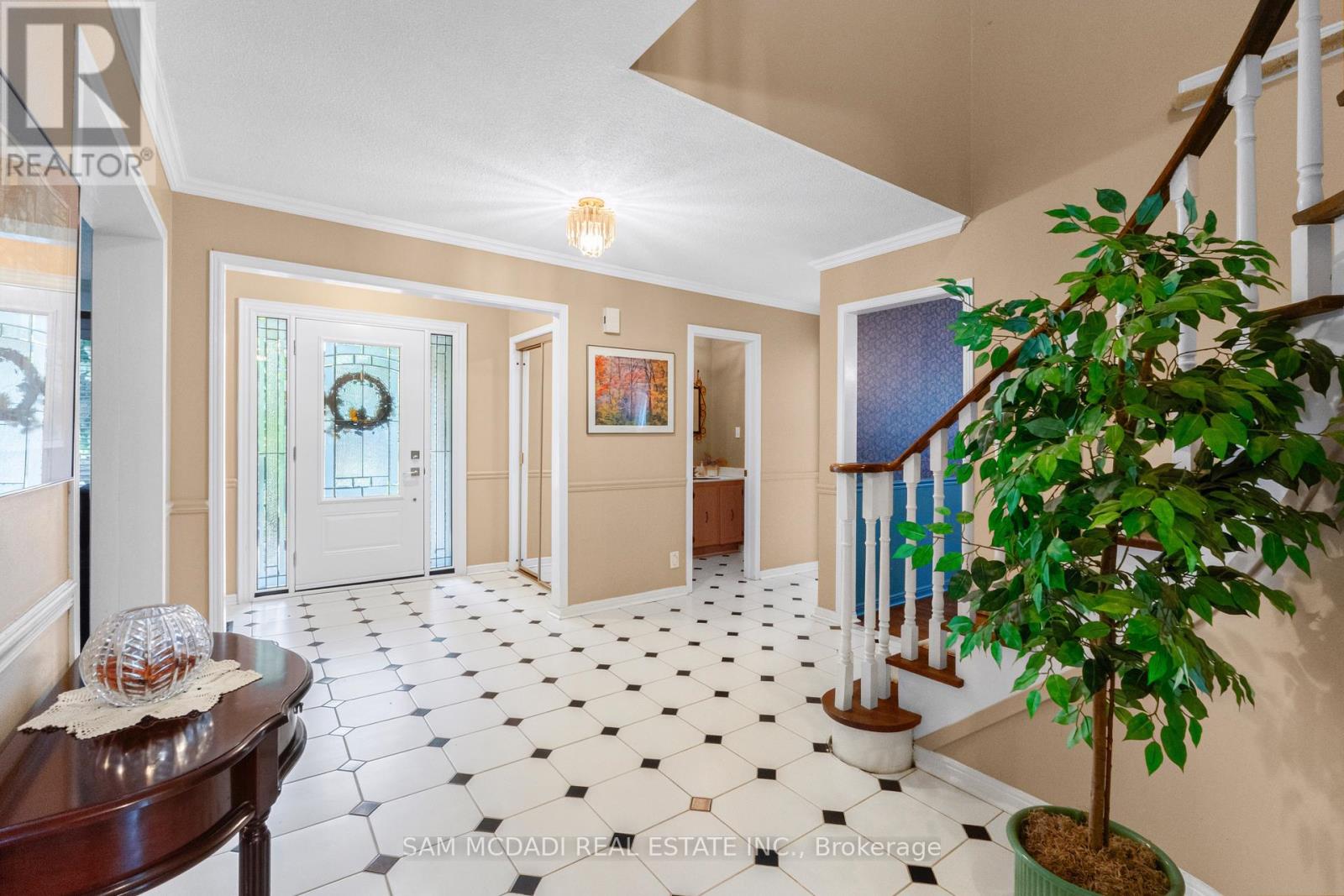 1077 Saginaw Crescent, Mississauga, Ontario  L5H 3W4 - Photo 4 - W13658862