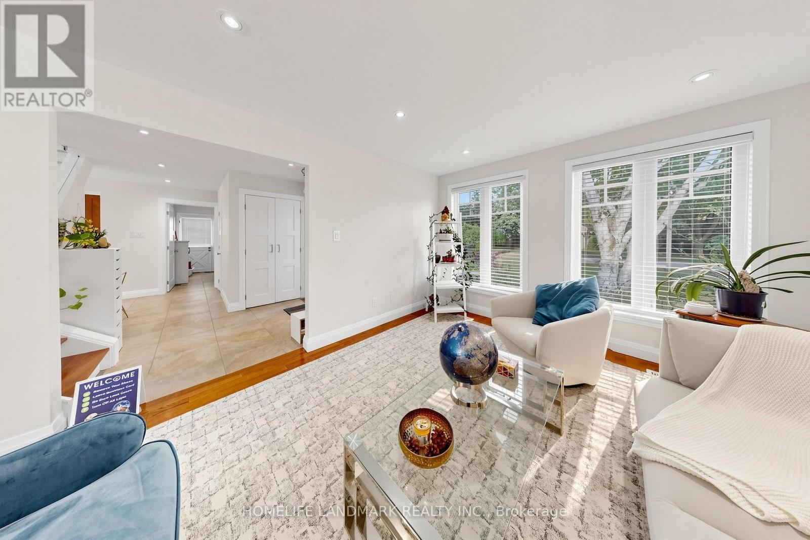 224 Valleyview Court, Oakville, Ontario  L6L 5H8 - Photo 6 - W13658978