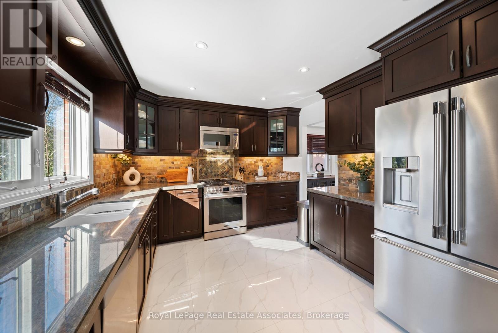 1550 Woodeden Drive, Mississauga, Ontario  L5H 2V3 - Photo 10 - W13659002