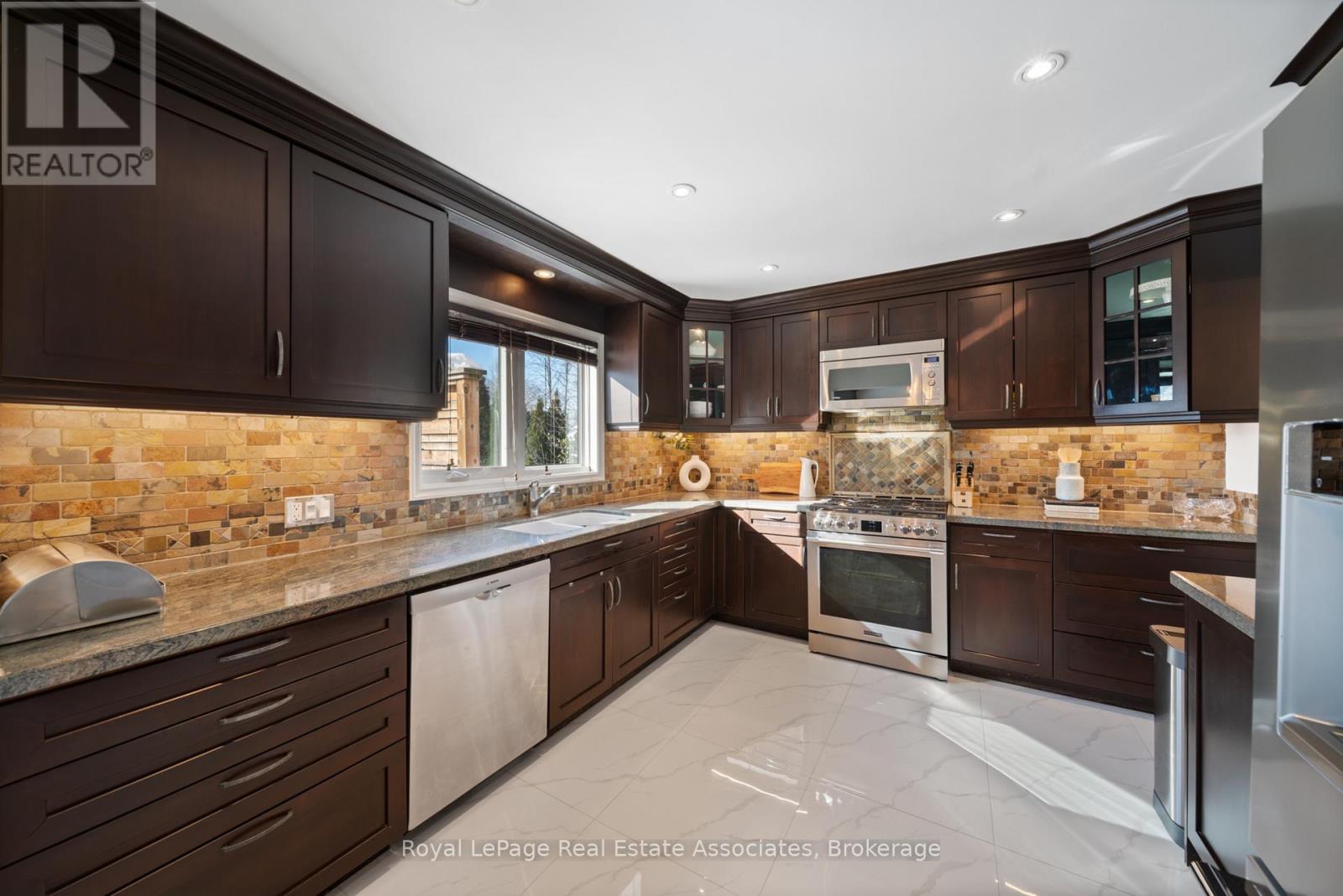 1550 Woodeden Drive, Mississauga, Ontario  L5H 2V3 - Photo 11 - W13659002