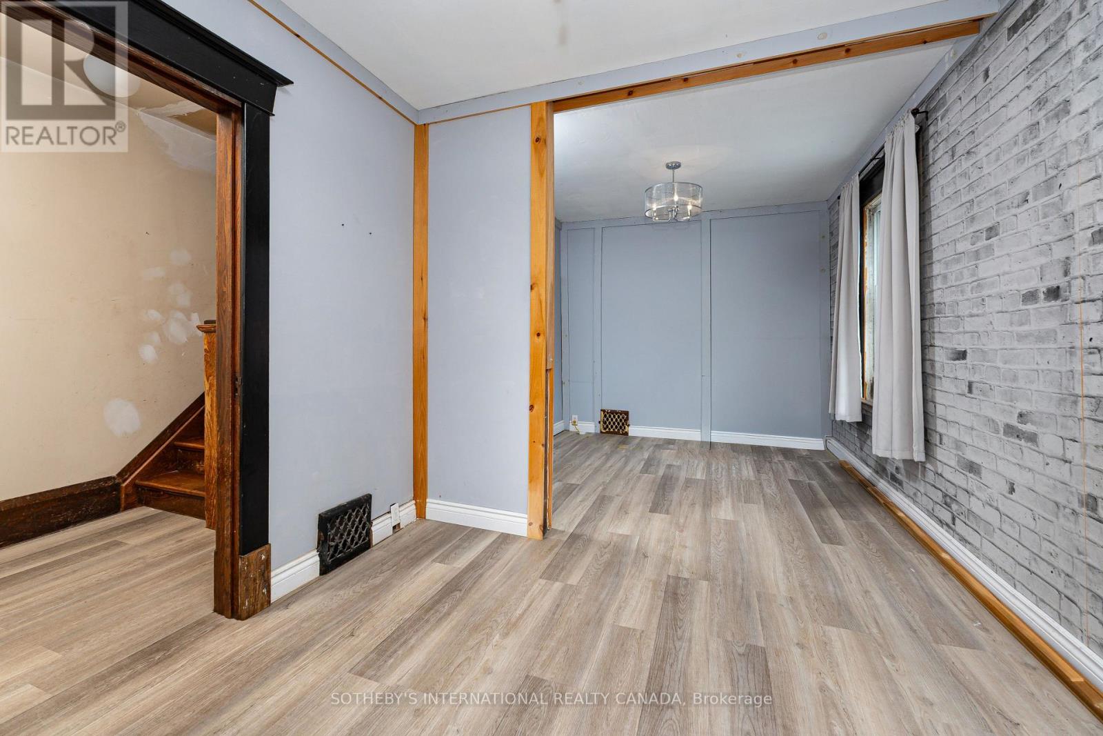 4 Marshall Boulevard, Toronto, Ontario  M6N 2R7 - Photo 3 - W13577206