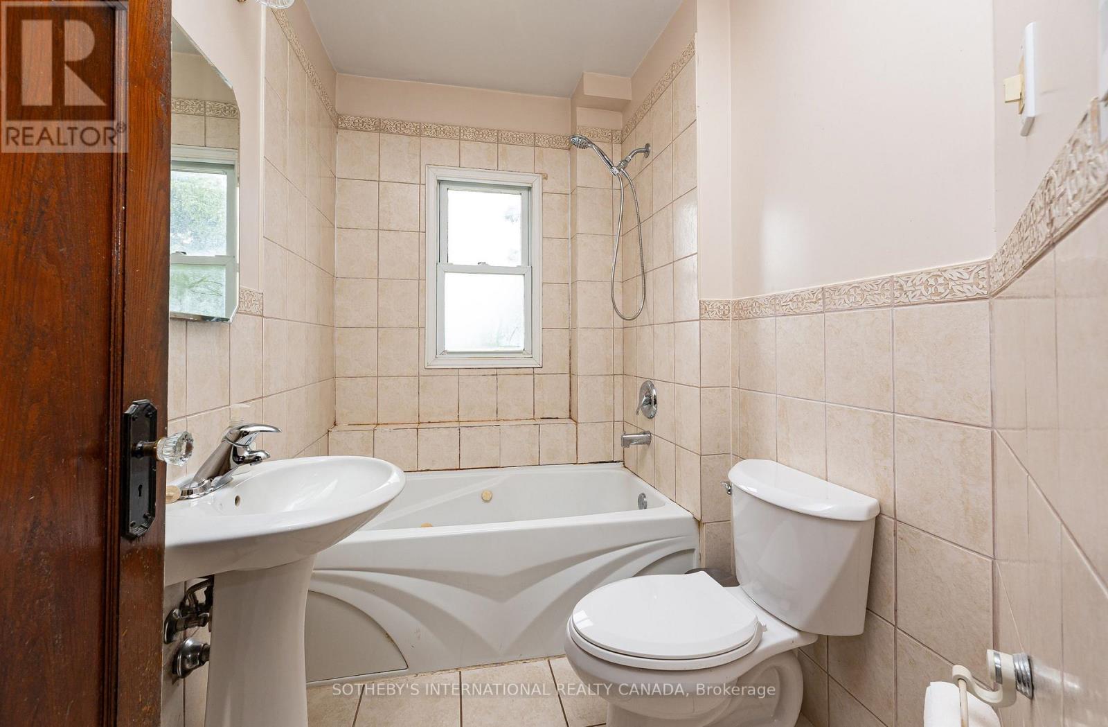 4 Marshall Boulevard, Toronto, Ontario  M6N 2R7 - Photo 9 - W13577206