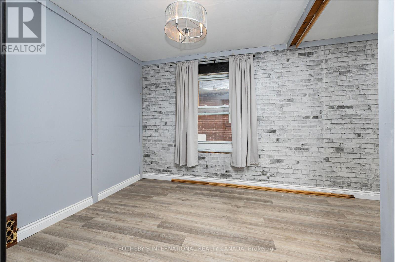 4 Marshall Boulevard, Toronto, Ontario  M6N 2R7 - Photo 4 - W13577206