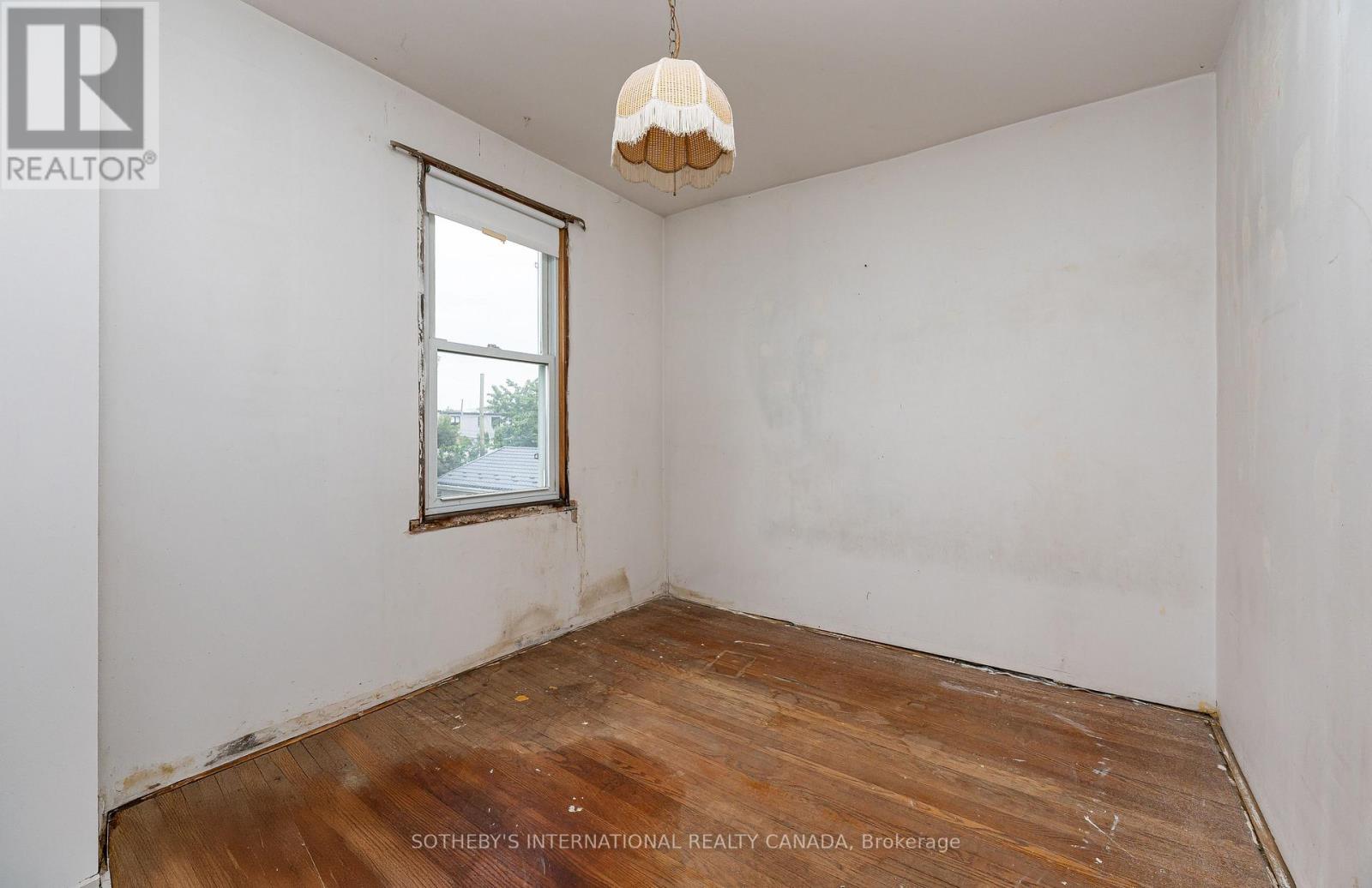 4 Marshall Boulevard, Toronto, Ontario  M6N 2R7 - Photo 8 - W13577206