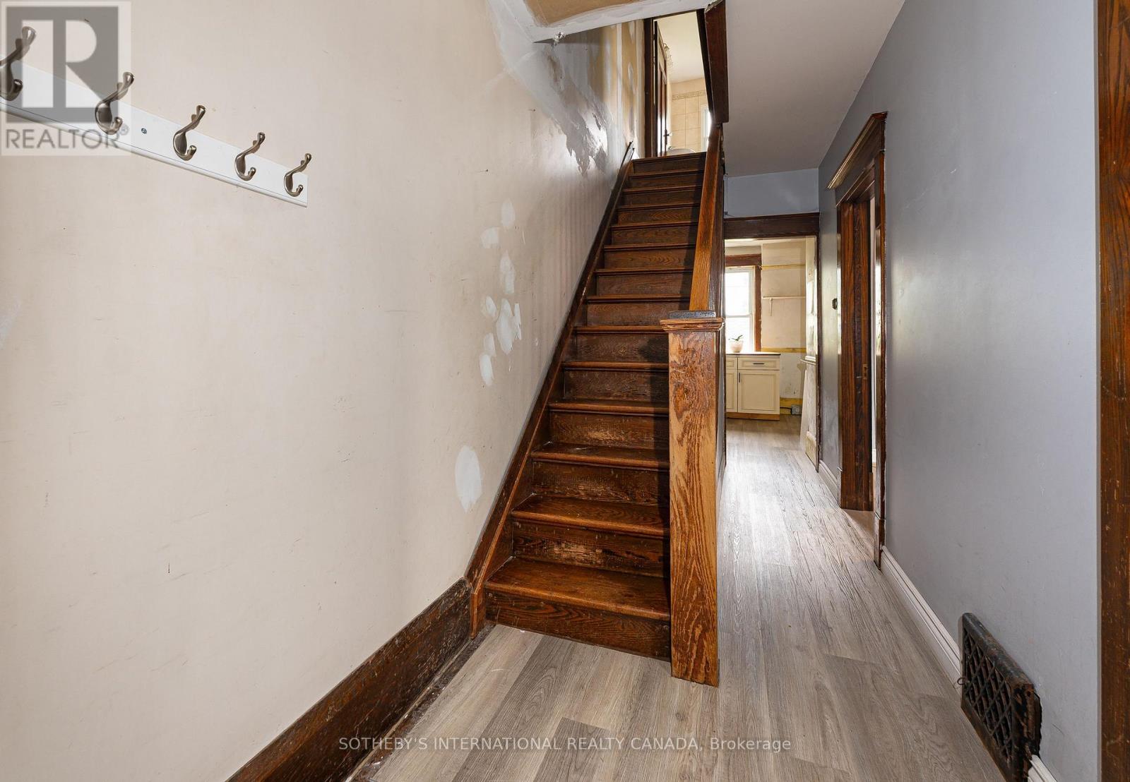 4 Marshall Boulevard, Toronto, Ontario  M6N 2R7 - Photo 5 - W13577206