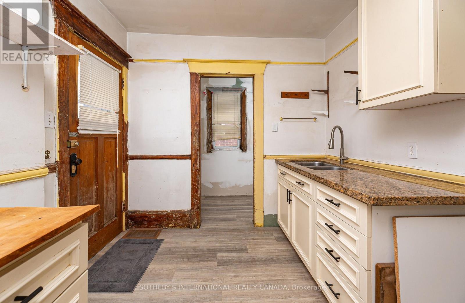 4 Marshall Boulevard, Toronto, Ontario  M6N 2R7 - Photo 6 - W13577206