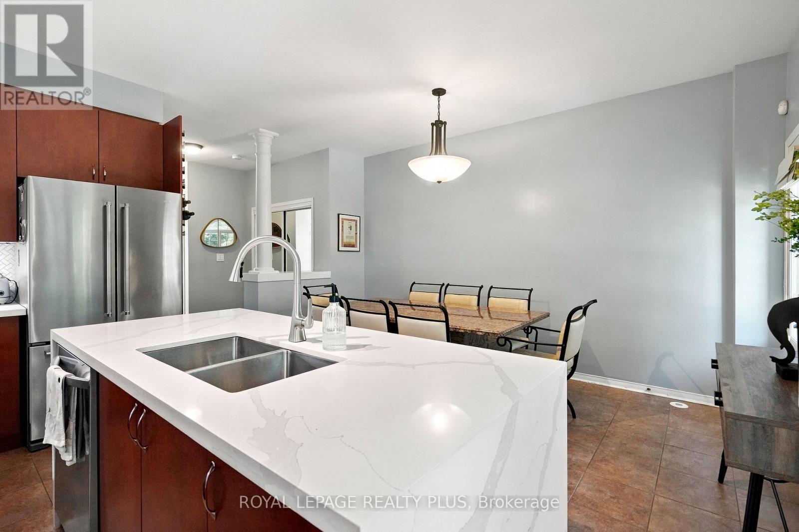 2333 Sutton Drive, Burlington, Ontario  L7L 6Y9 - Photo 3 - W13557874