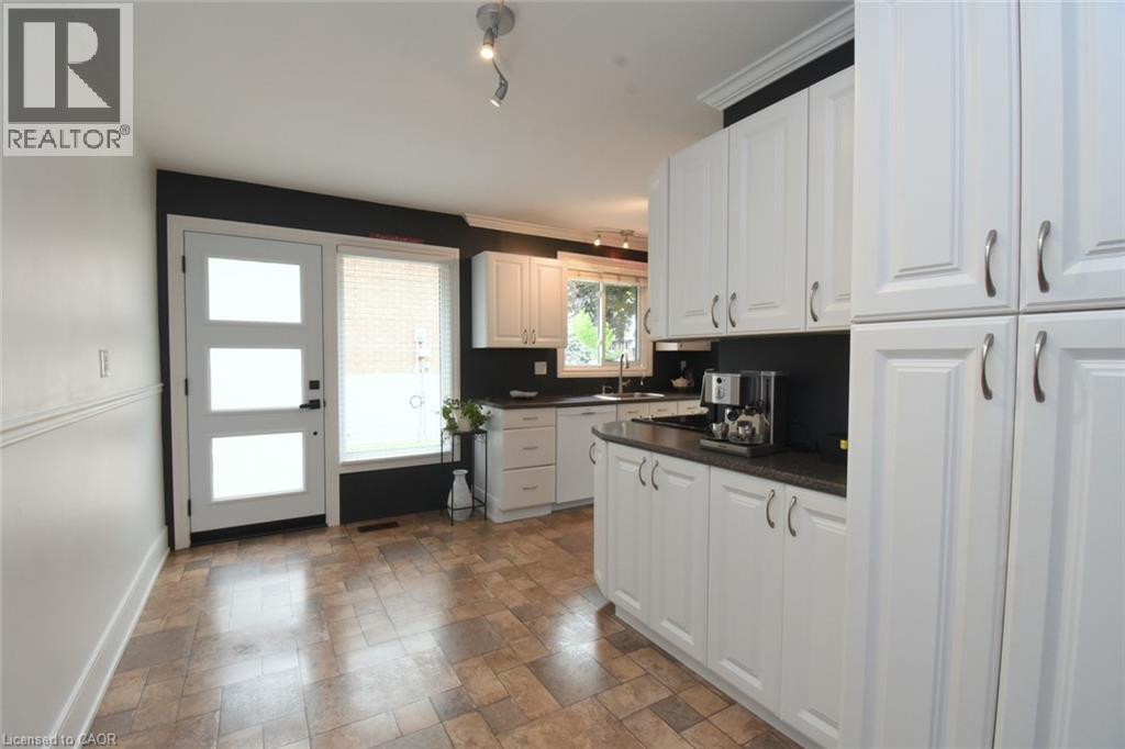 374 Brigadoon Drive, Hamilton, Ontario  L9C 6X4 - Photo 5 - 40854192