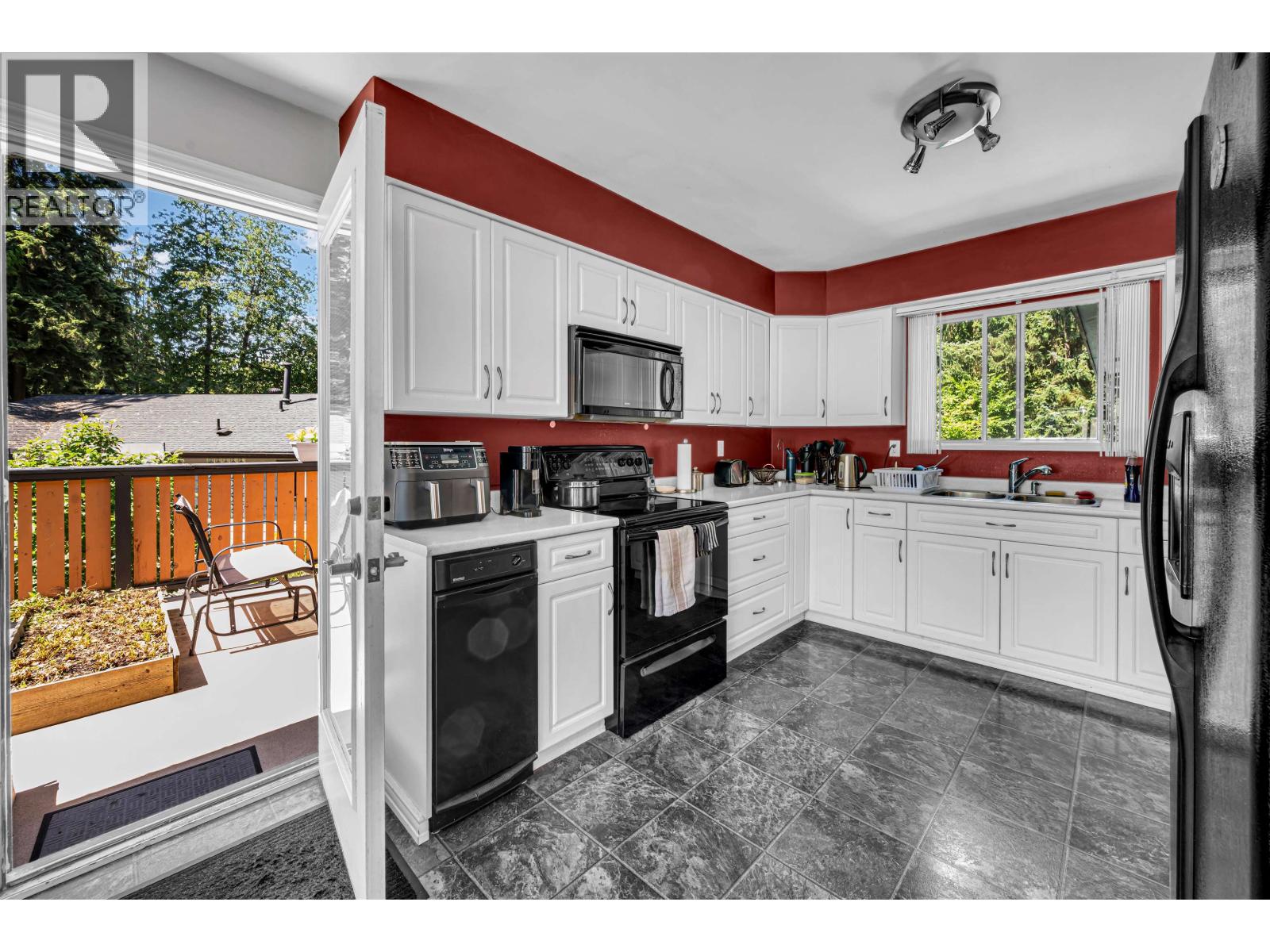 3255 Milton Avenue, North Vancouver, British Columbia  V7K 2B3 - Photo 4 - R3154160