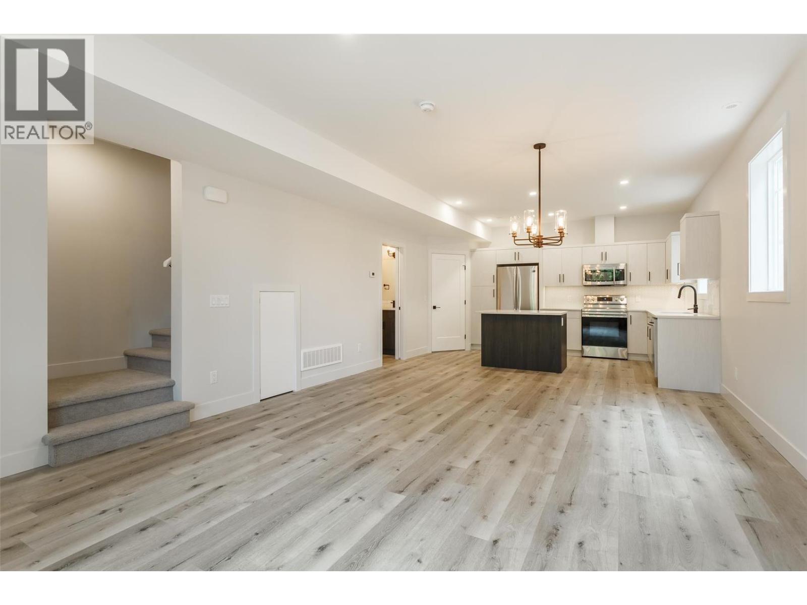 949 Stockwell Avenue, Kelowna, British Columbia  V1Y 6W3 - Photo 3 - 10394898